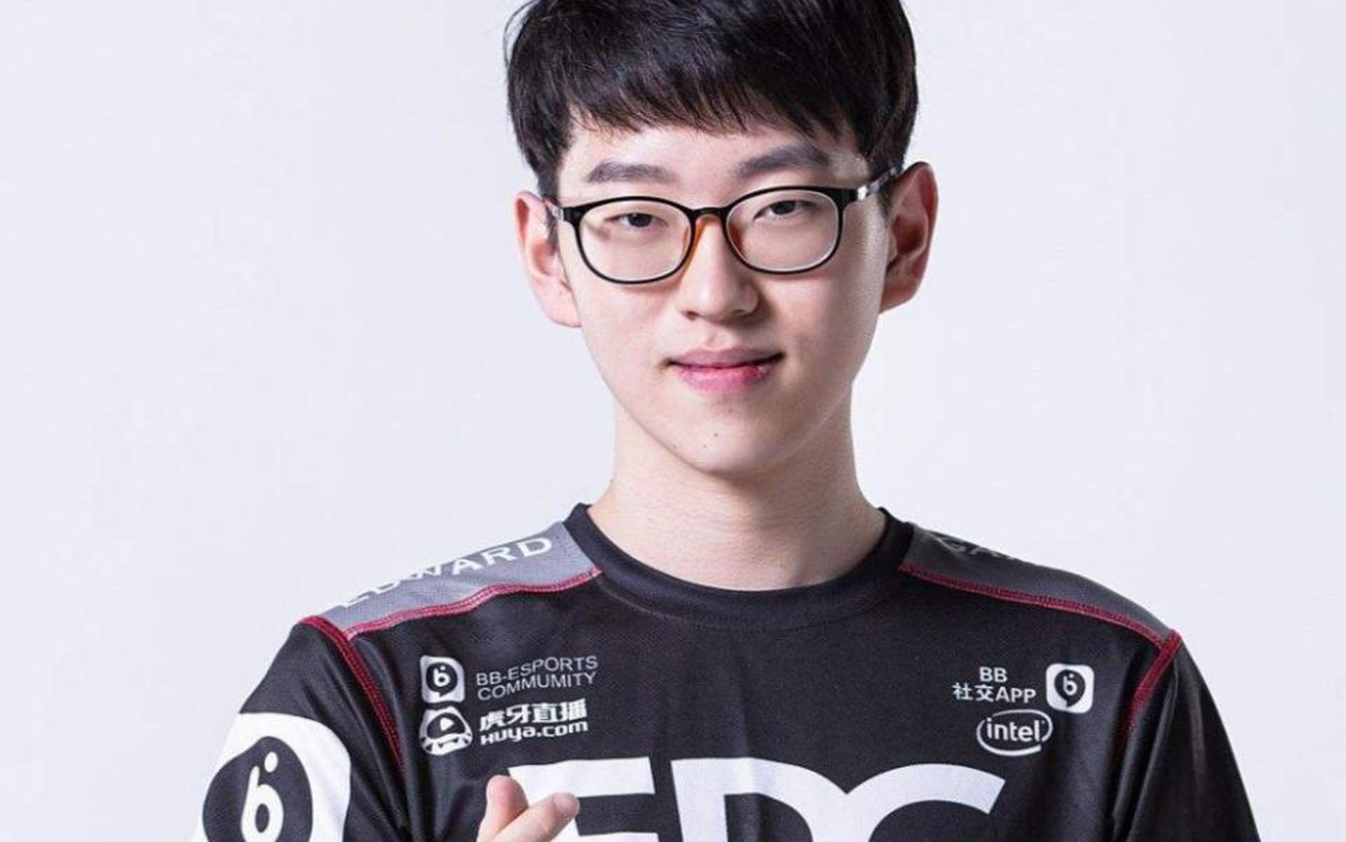 开云体育-Scout连续二十场比赛得分超过锐不可当，公牛不断突破！观众掌声雷动-开云体育